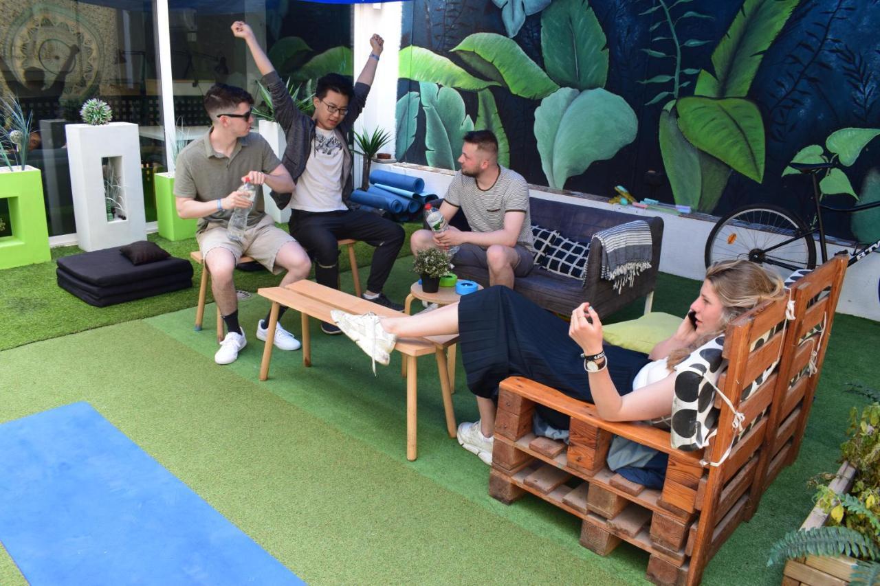 One Paralelo Hostel